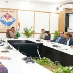 मुख्य सचिव आनन्द बर्द्धन ने विभागों की प्रगति की समीक्षा की